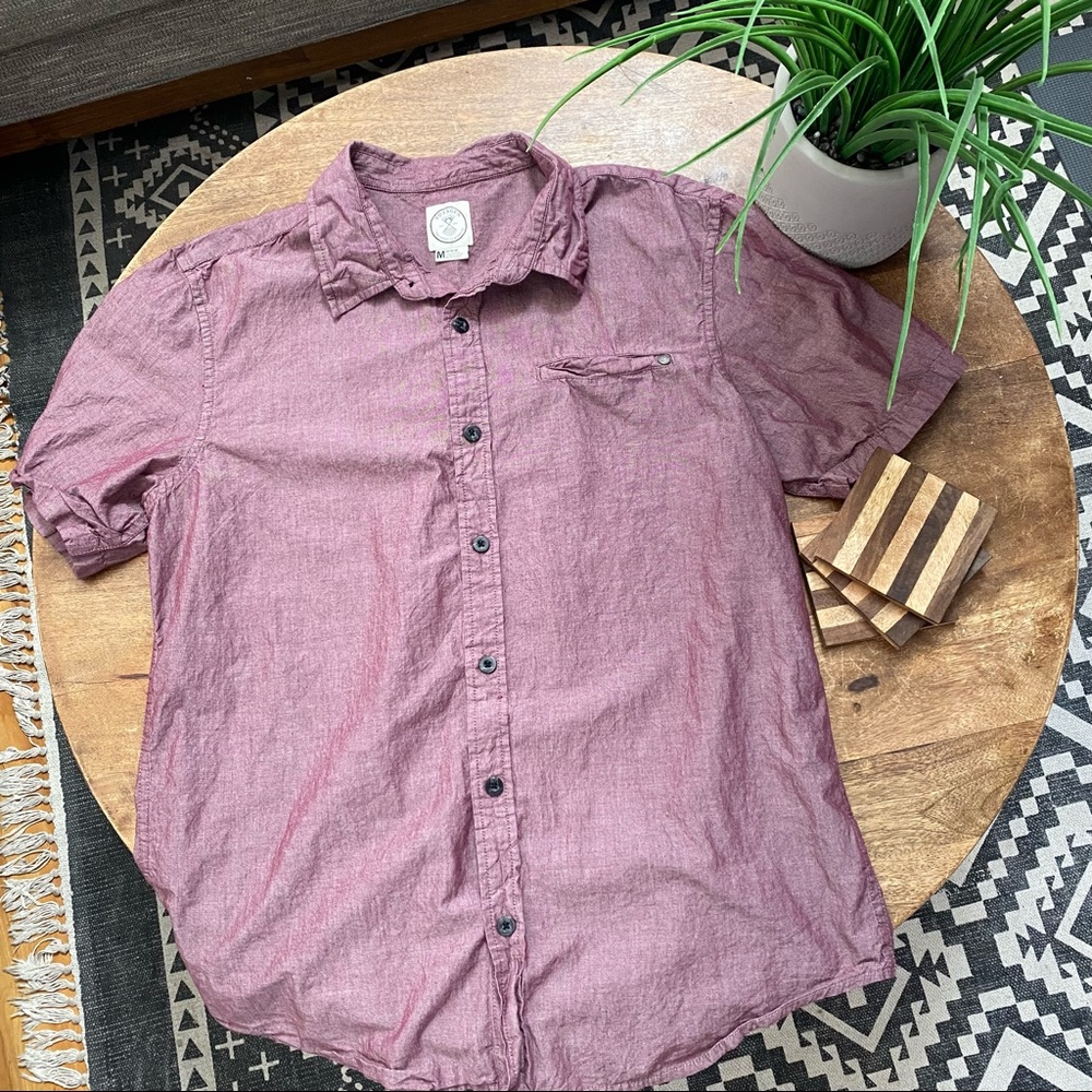 Voyager button up in mint condition size medium